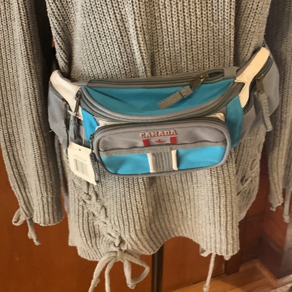 New Retro Fanny Pack Canada - Picture 5 of 7